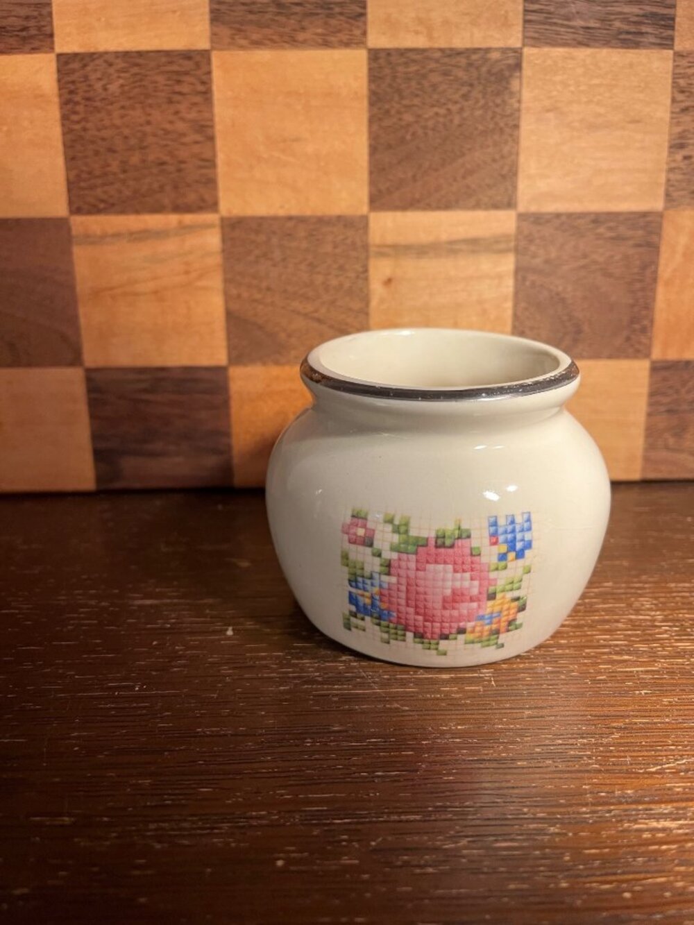Harker Hot Oven Stitched Floral Design Container A739